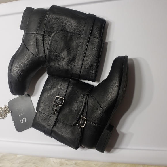 Wild Diva Lounge Black Fold Over Boots Buckle - Picture 2 of 5